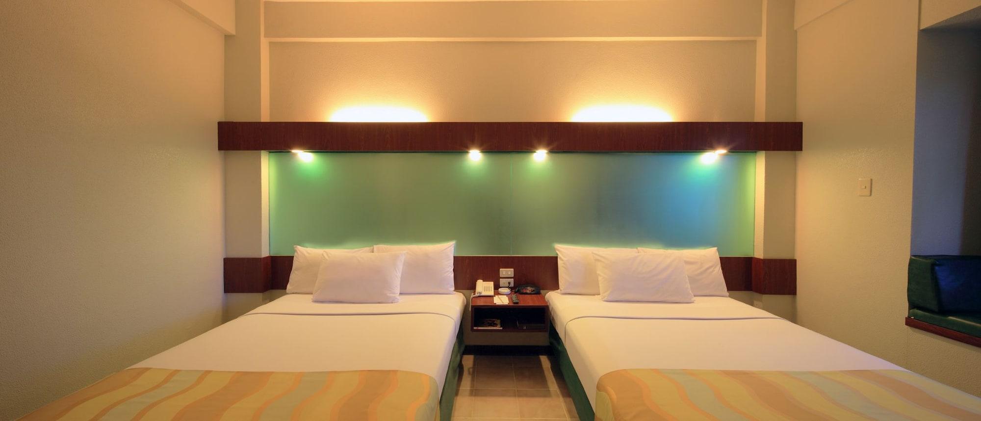 Microtel By Wyndham Tarlac Exterior foto