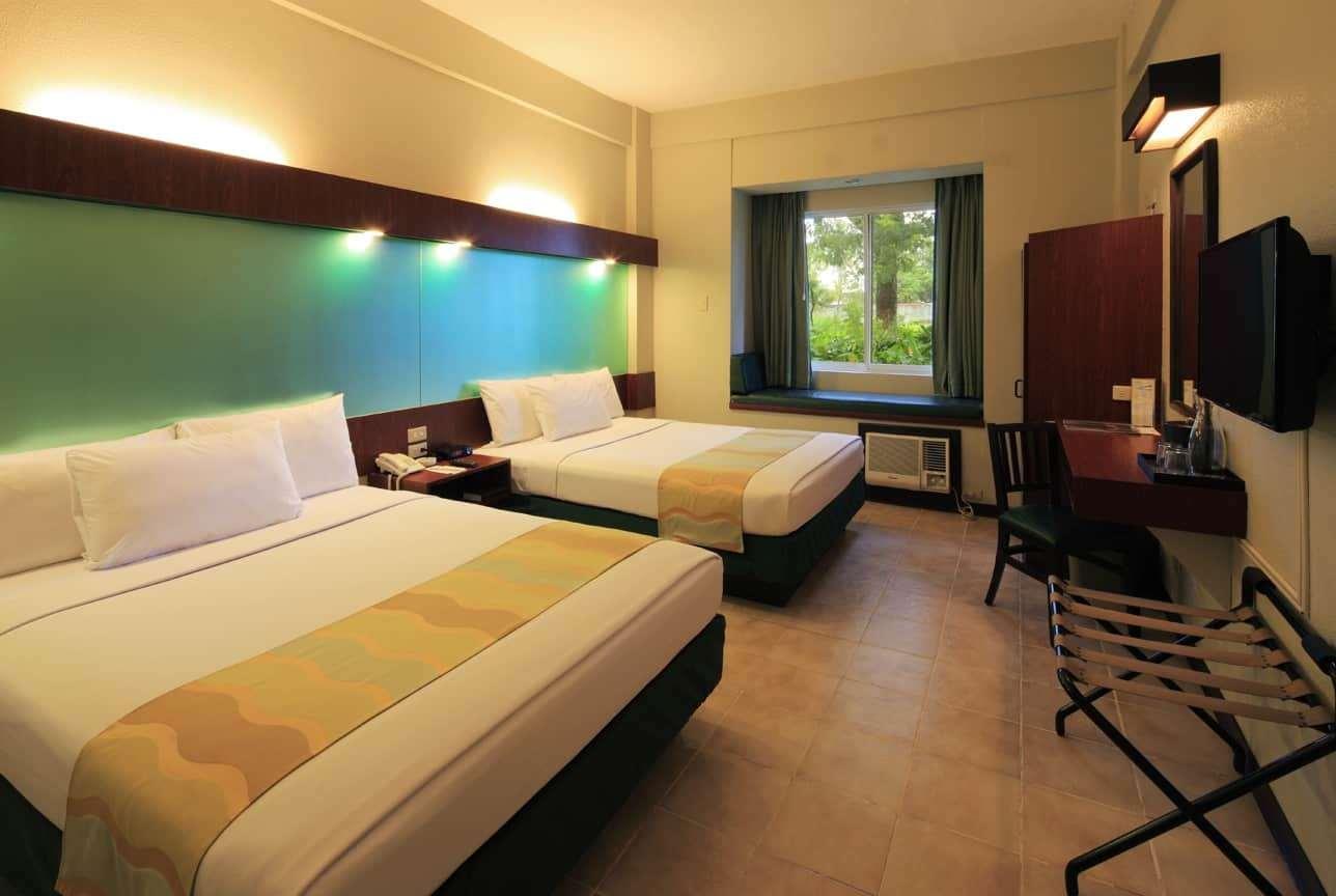 Microtel By Wyndham Tarlac Exterior foto