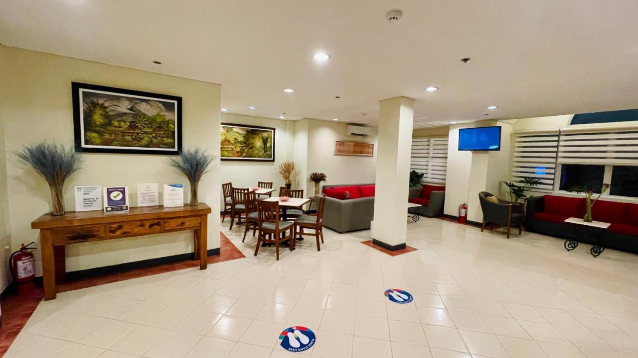 Microtel By Wyndham Tarlac Exterior foto