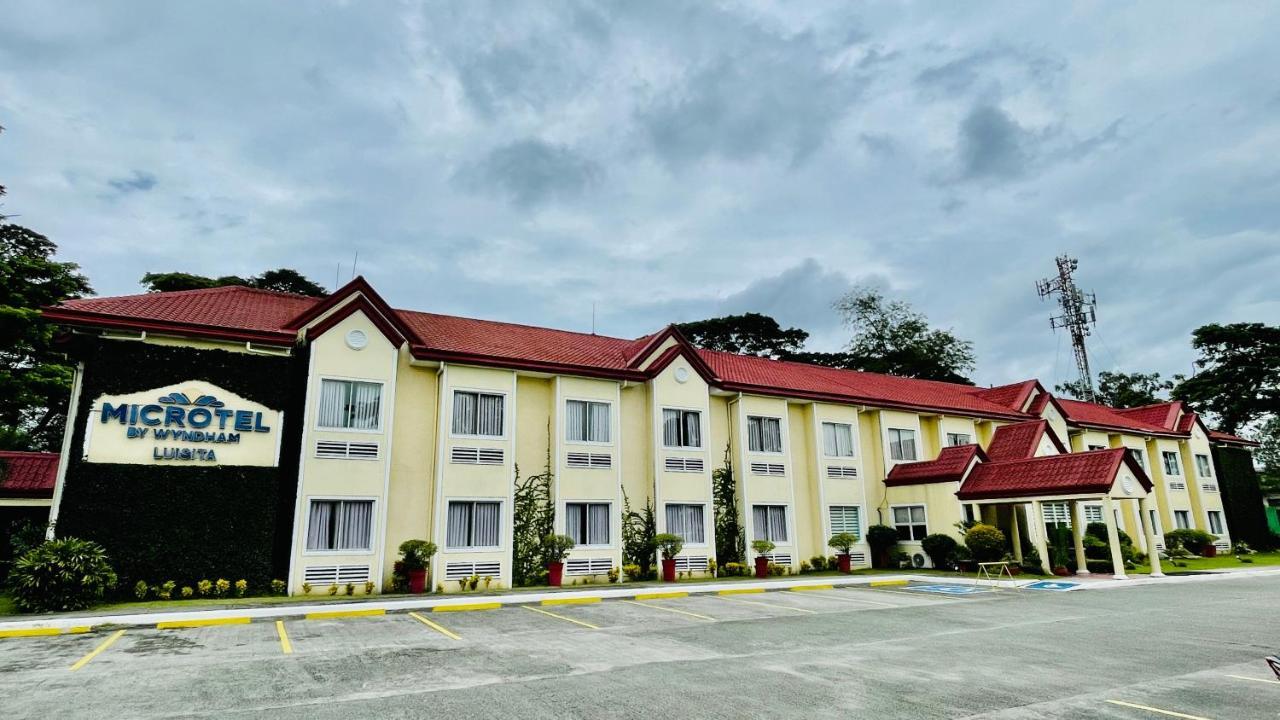 Microtel By Wyndham Tarlac Exterior foto