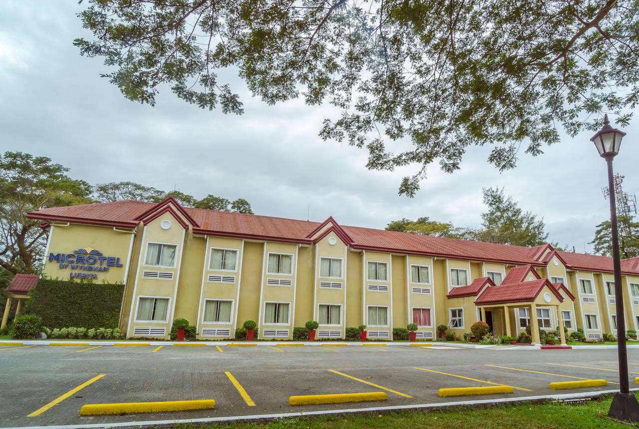 Microtel By Wyndham Tarlac Exterior foto