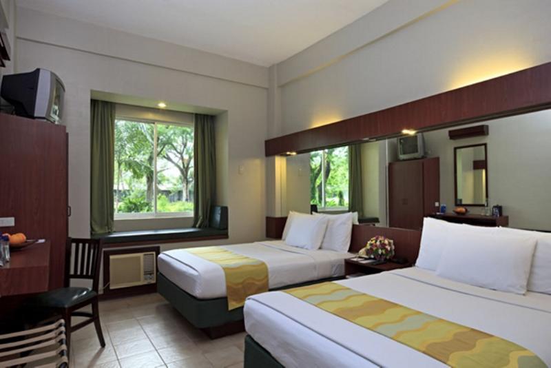 Microtel By Wyndham Tarlac Exterior foto